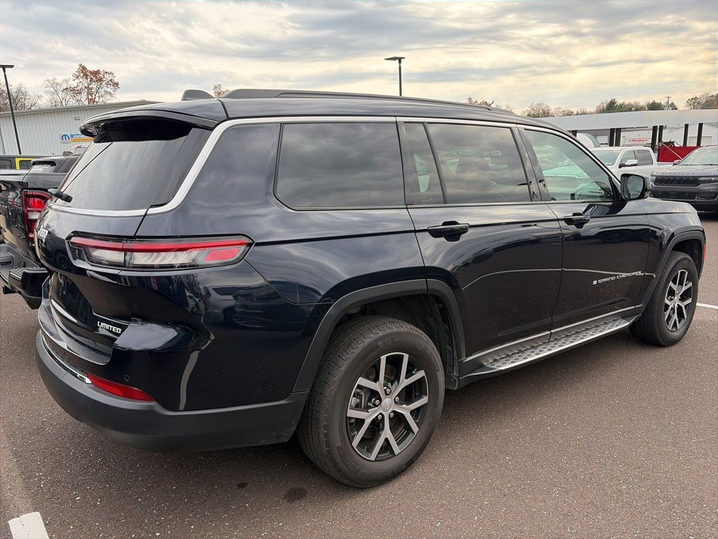 2024 Jeep Grand Cherokee Limited photo 3