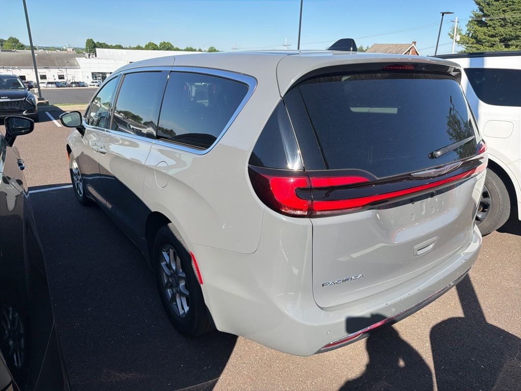 Certified 2025 Chrysler Pacifica Select Minivan/Van