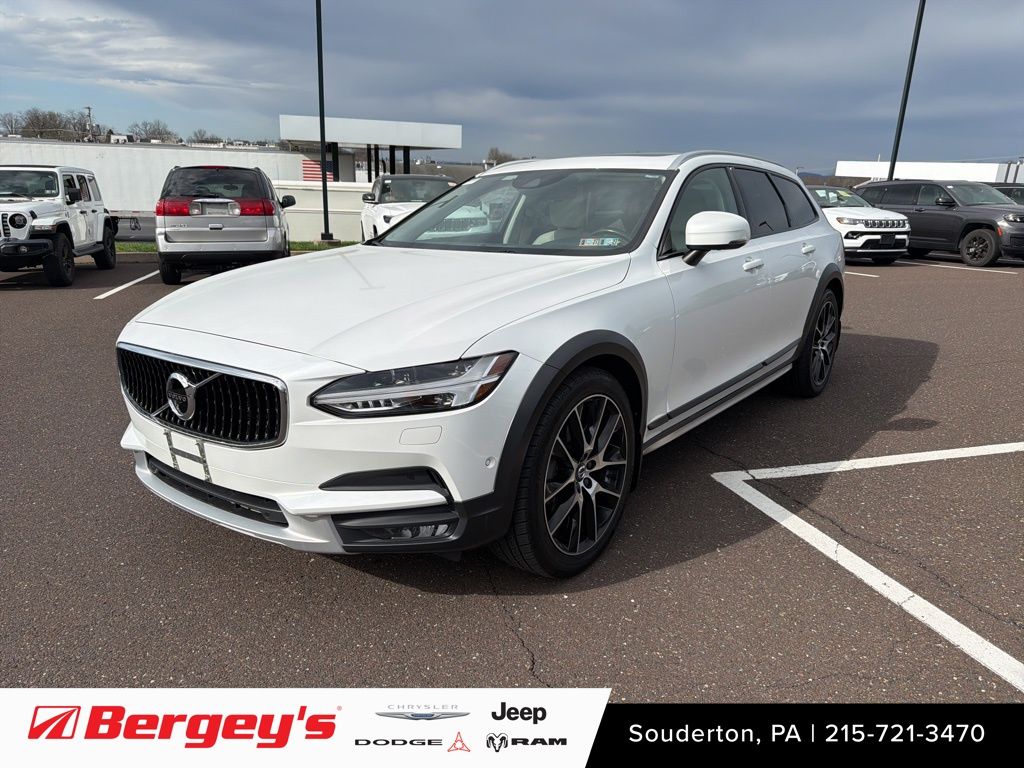 2017 Volvo V90 Cross Country