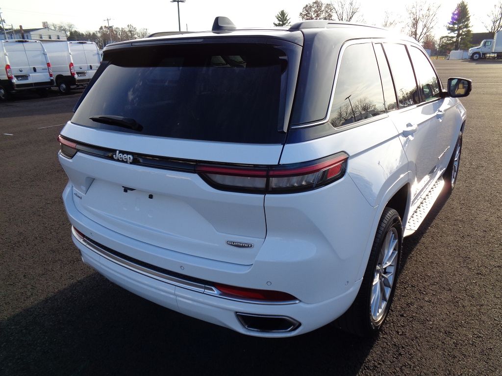 2024 Jeep Grand Cherokee Summit photo 2