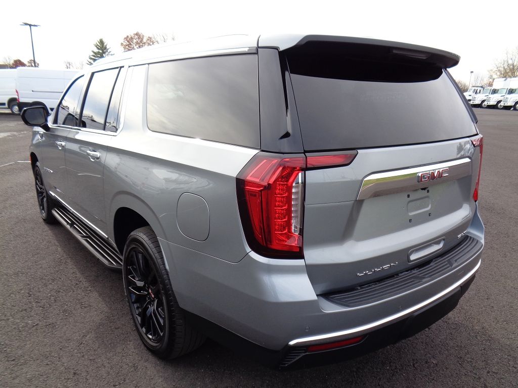 2023 Gmc Yukon XL SLT photo 2