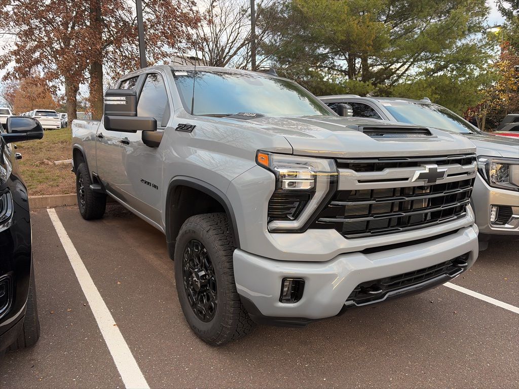 2024 Chevrolet Silverado 2500HD LT photo 3