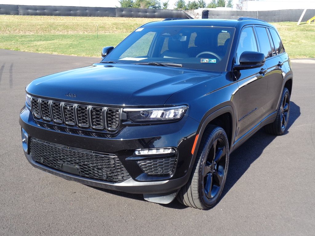2024 Jeep Grand Cherokee Limited photo 2