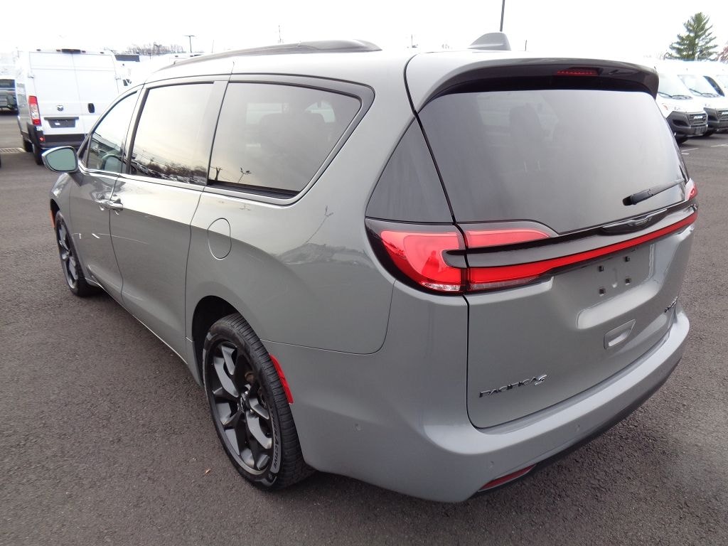Certified 2022 Chrysler Pacifica Limited Minivan/Van