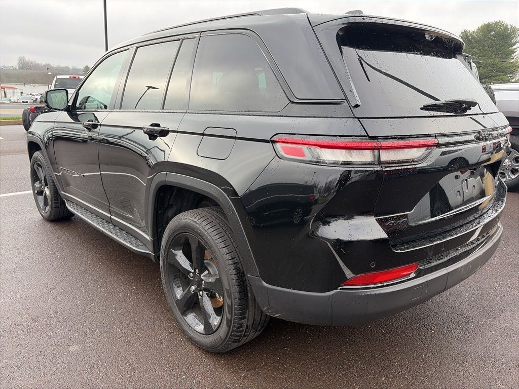 2025 Jeep Grand Cherokee Limited photo 2