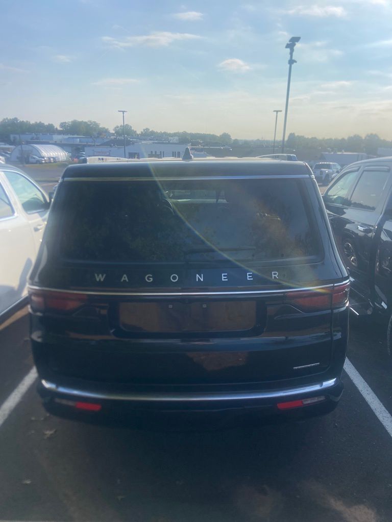 2024 Jeep Wagoneer Series II photo 2