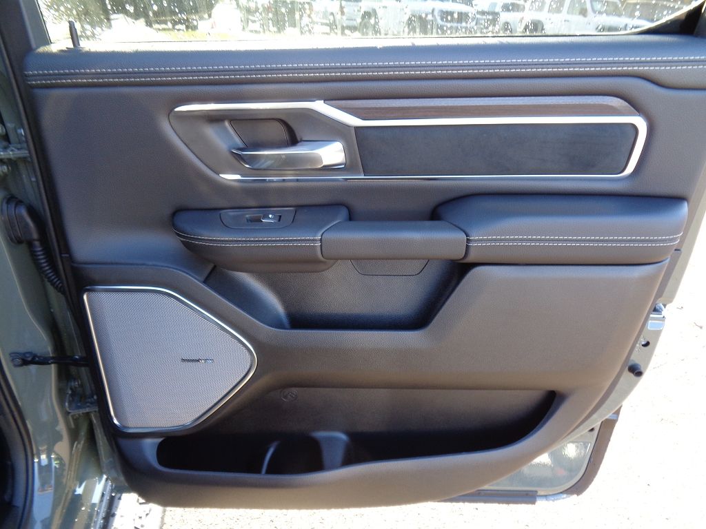 2026 RAM 1500 Laramie - Photo 9