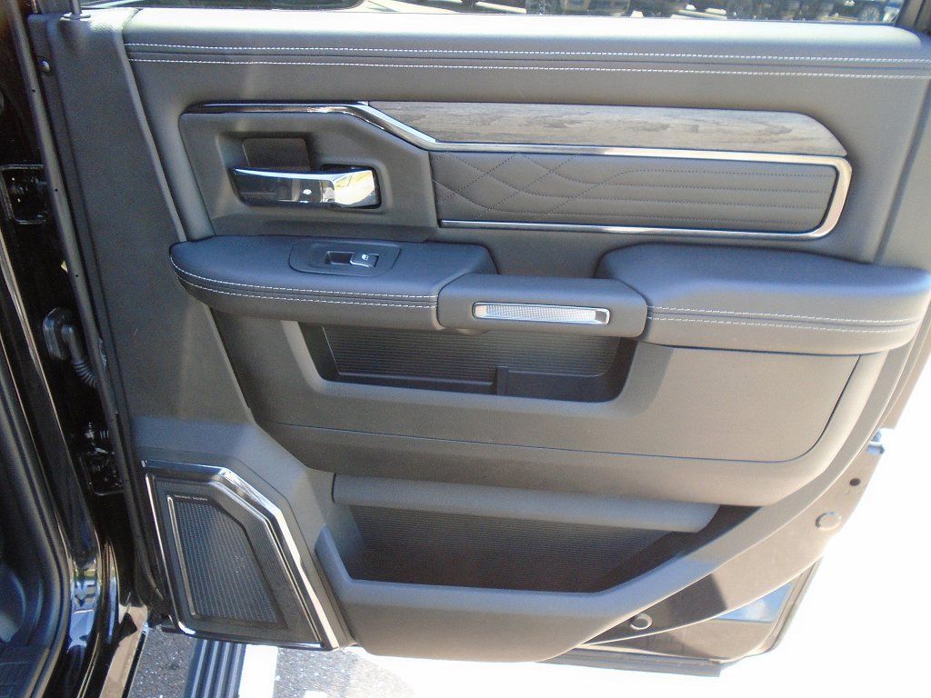 2025 RAM 2500 Limited - Photo 9
