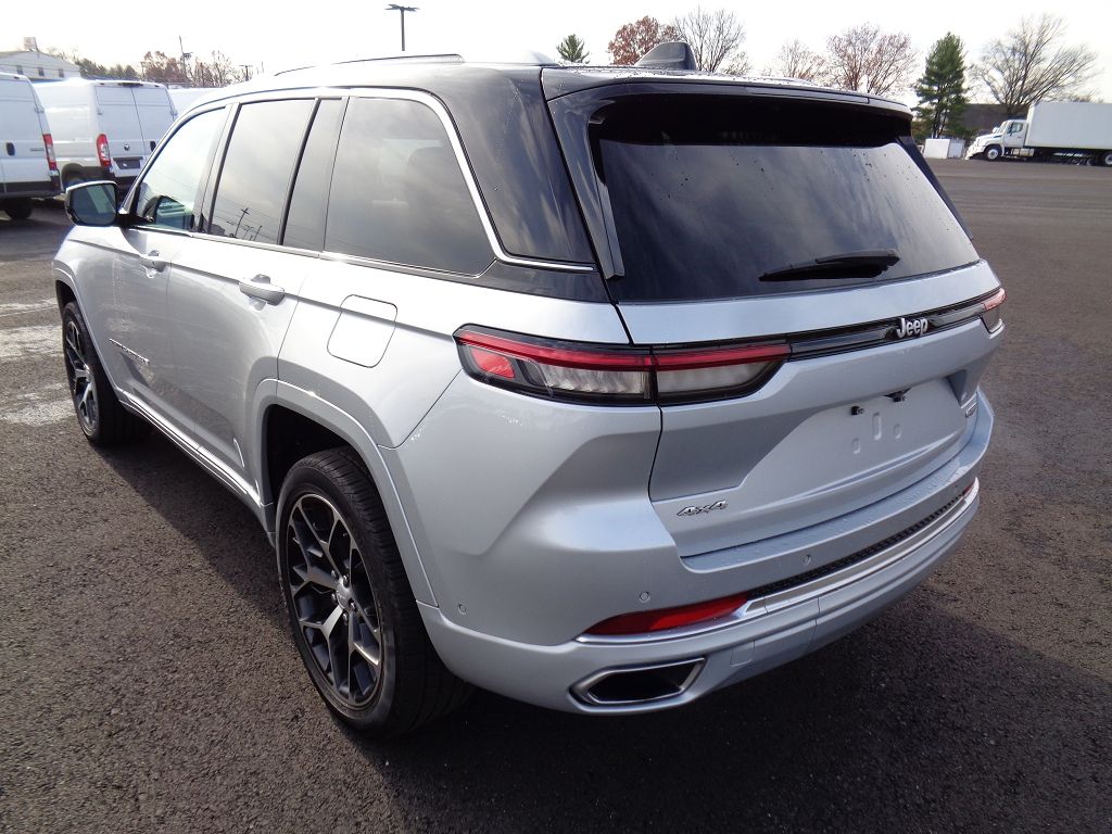 2022 Jeep Grand Cherokee Summit Reserve photo 3