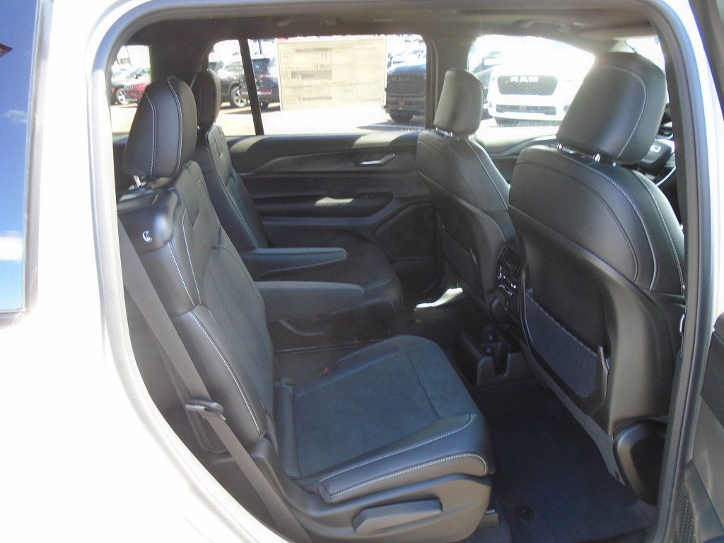 2025 Jeep Grand Cherokee L Altitude - Photo 10