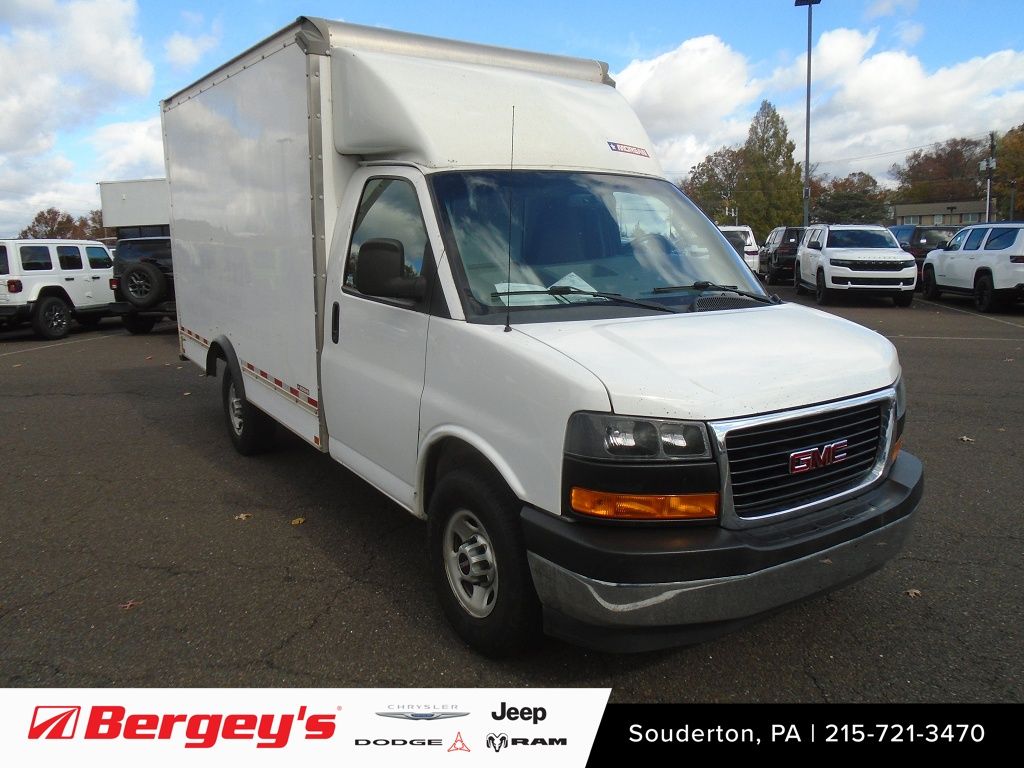 2020 GMC Savana Cutaway Work Van's photo
