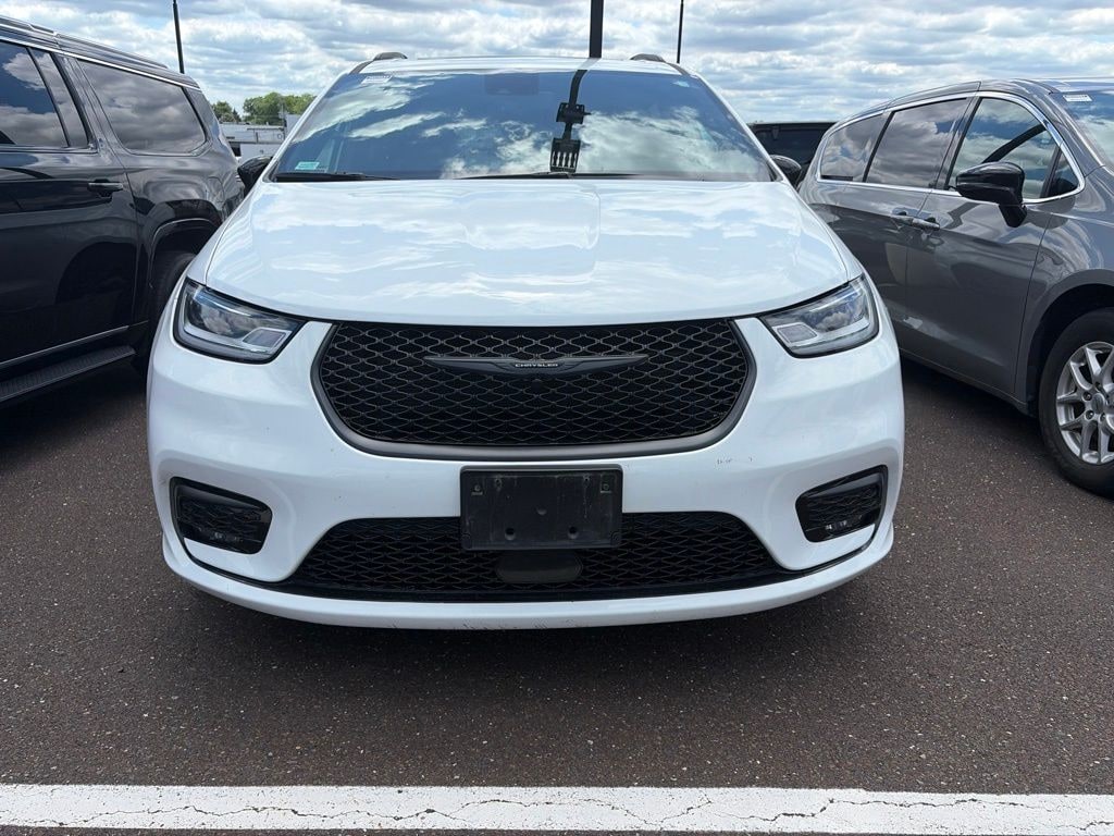 Used 2025 Chrysler Pacifica Limited Minivan/Van