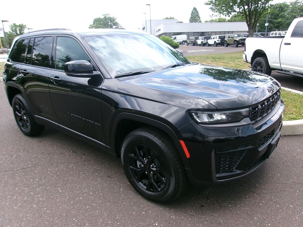 New 2026 Jeep Grand Cherokee Altitude Sport Utility