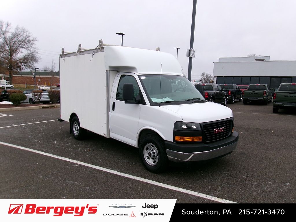 2020 GMC Savana Cutaway Work Van's photo
