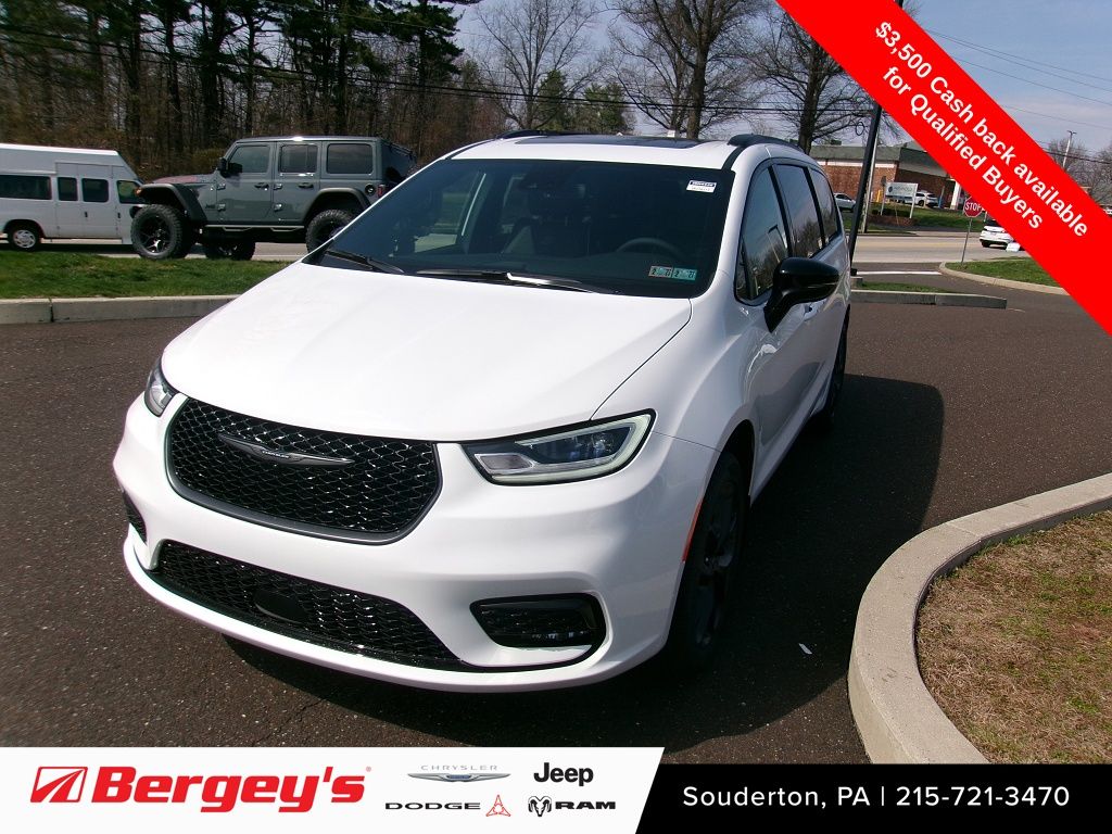 2026 Chrysler Pacifica Limited AWD's photo