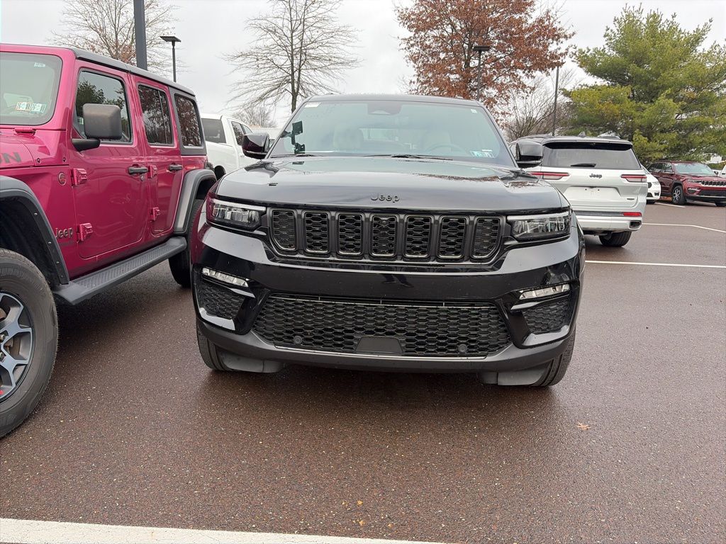 2025 Jeep Grand Cherokee Limited photo 2
