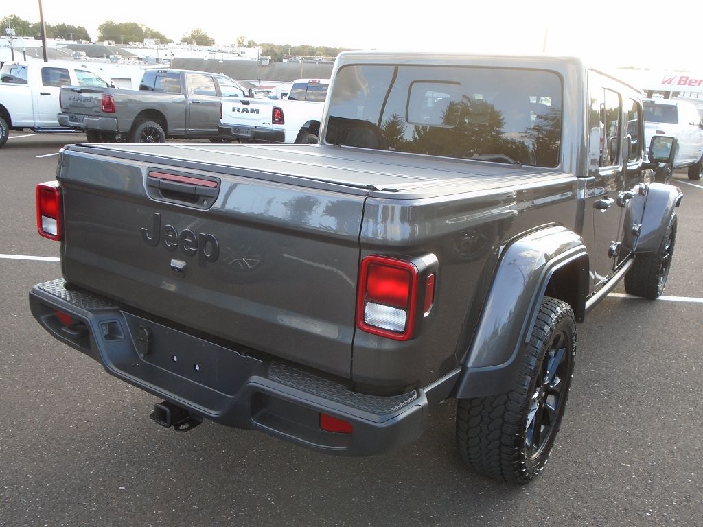 2024 Jeep Gladiator Sport photo 2