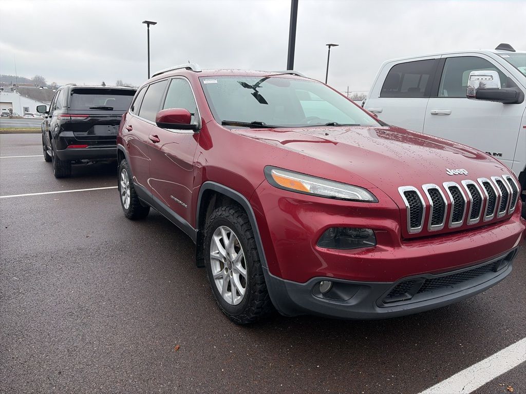 2016 Jeep Cherokee Latitude photo 2