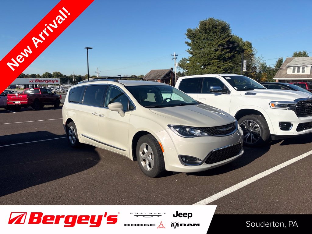 2017 Chrysler Pacifica Touring-L Plus