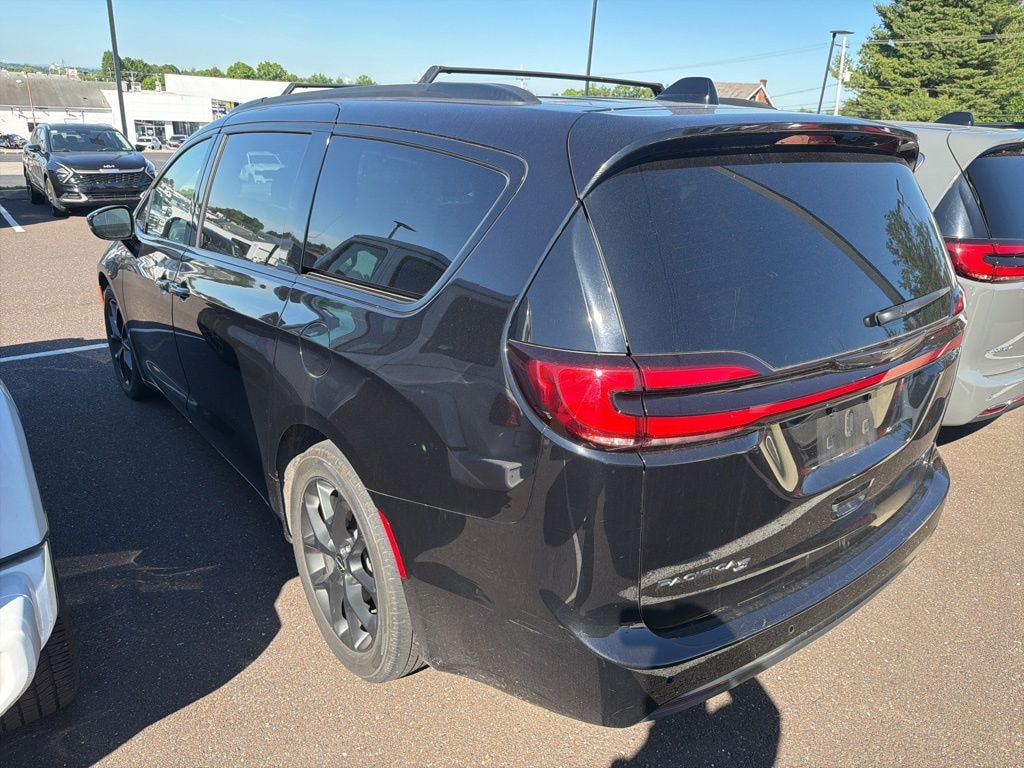 Certified 2025 Chrysler Pacifica Limited Minivan/Van