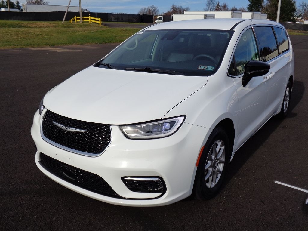 Certified 2024 Chrysler Pacifica Touring L Minivan/Van