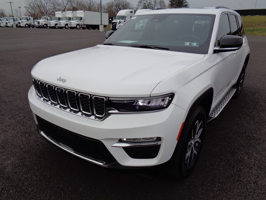 2024 Jeep Grand Cherokee Limited photo 4