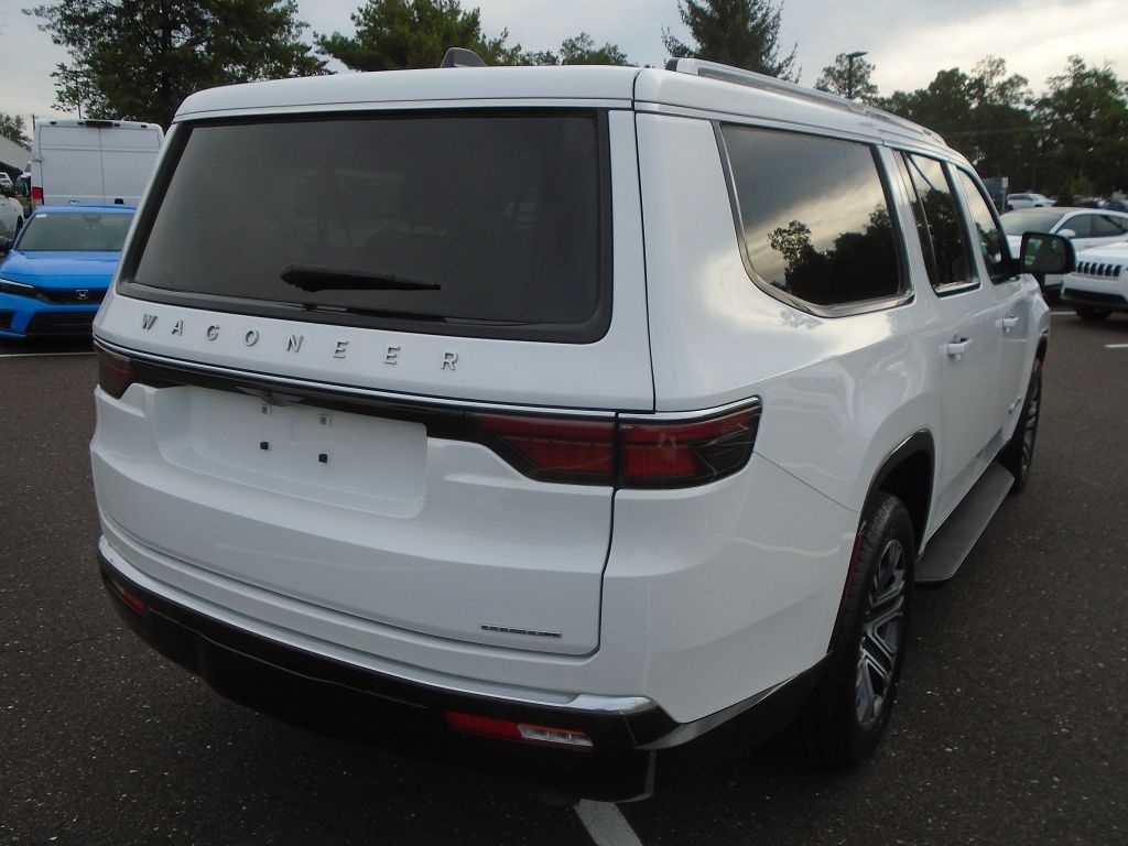 2024 Jeep Wagoneer L Series II photo 3