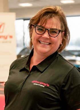 Staff member Linda Valdes from ID_d86a72