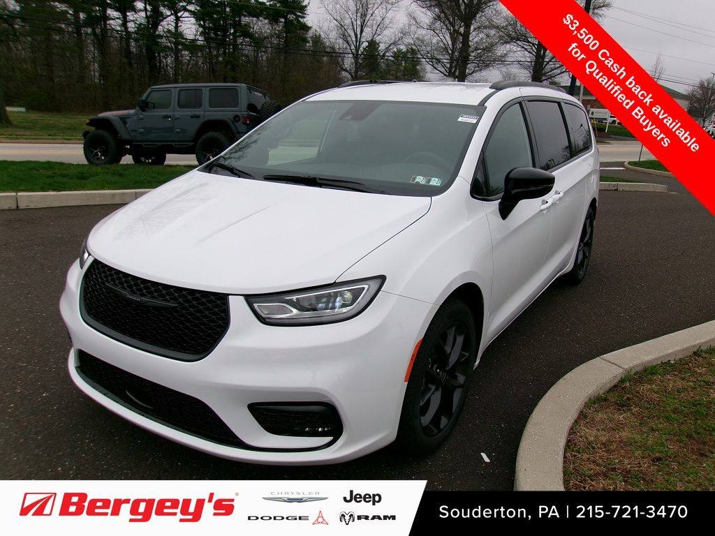2026 Chrysler Pacifica Select's photo