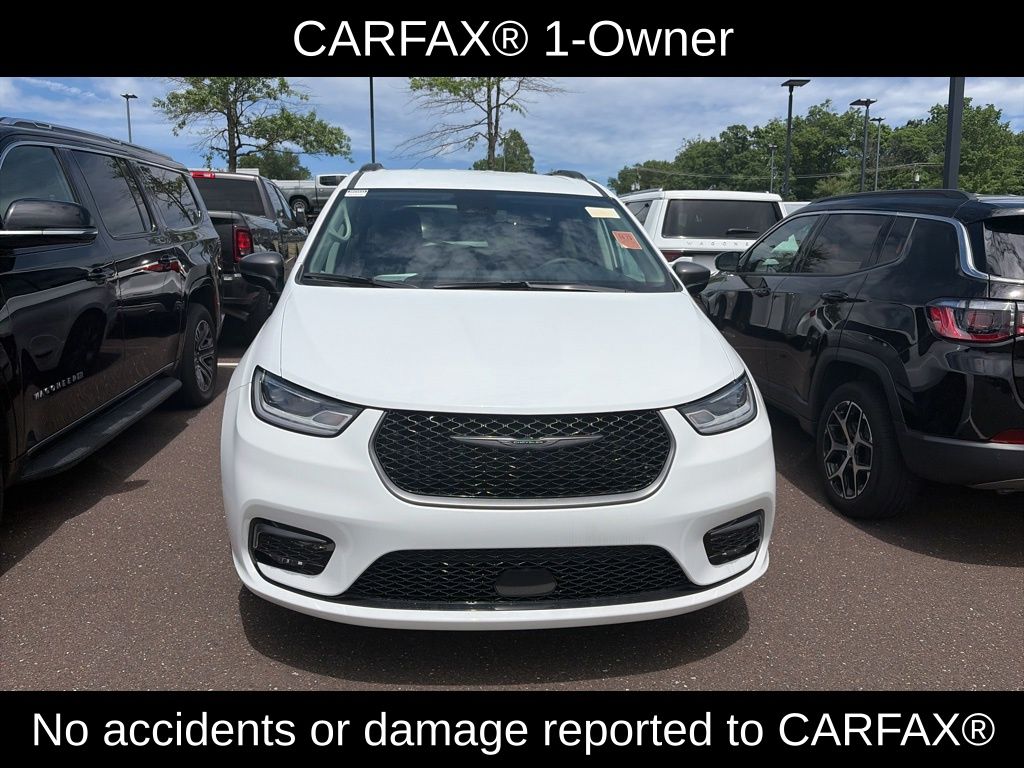 2024 Chrysler Pacifica Touring L Minivan/Van | Bright White
