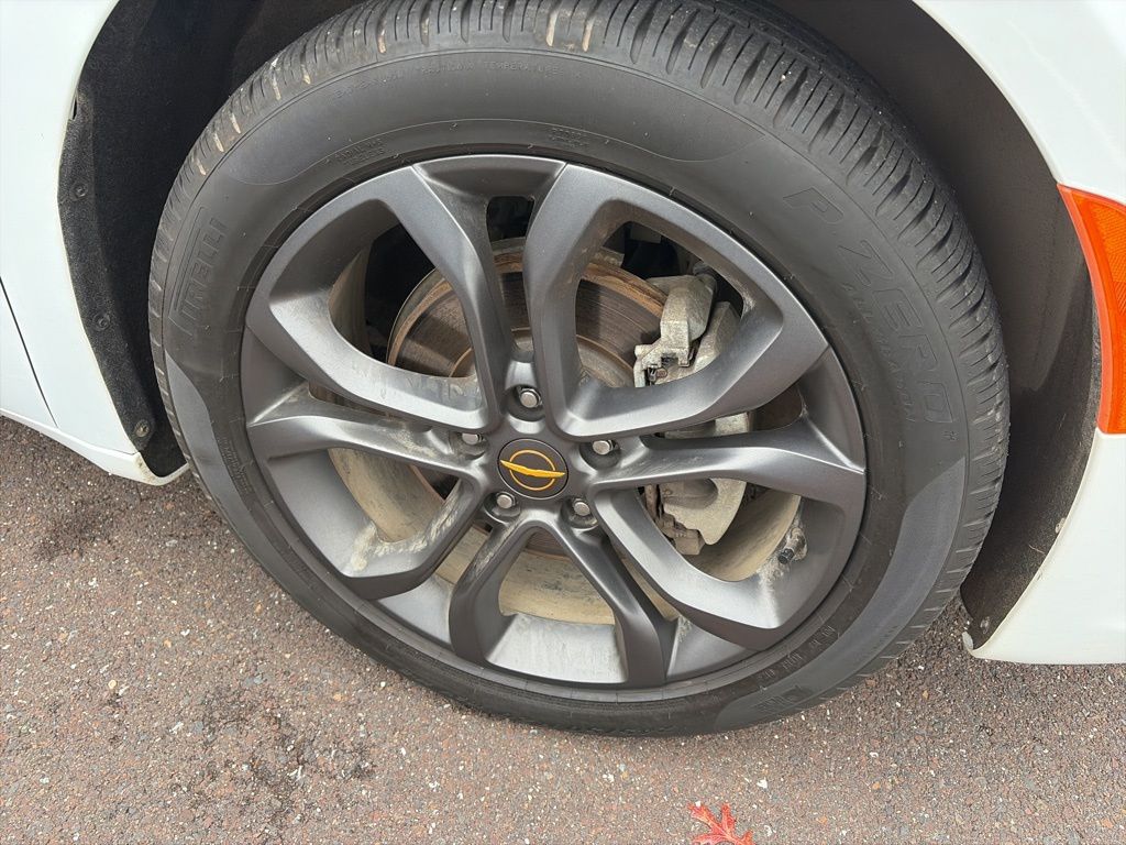 2024 Chrysler Pacifica Touring L photo 3