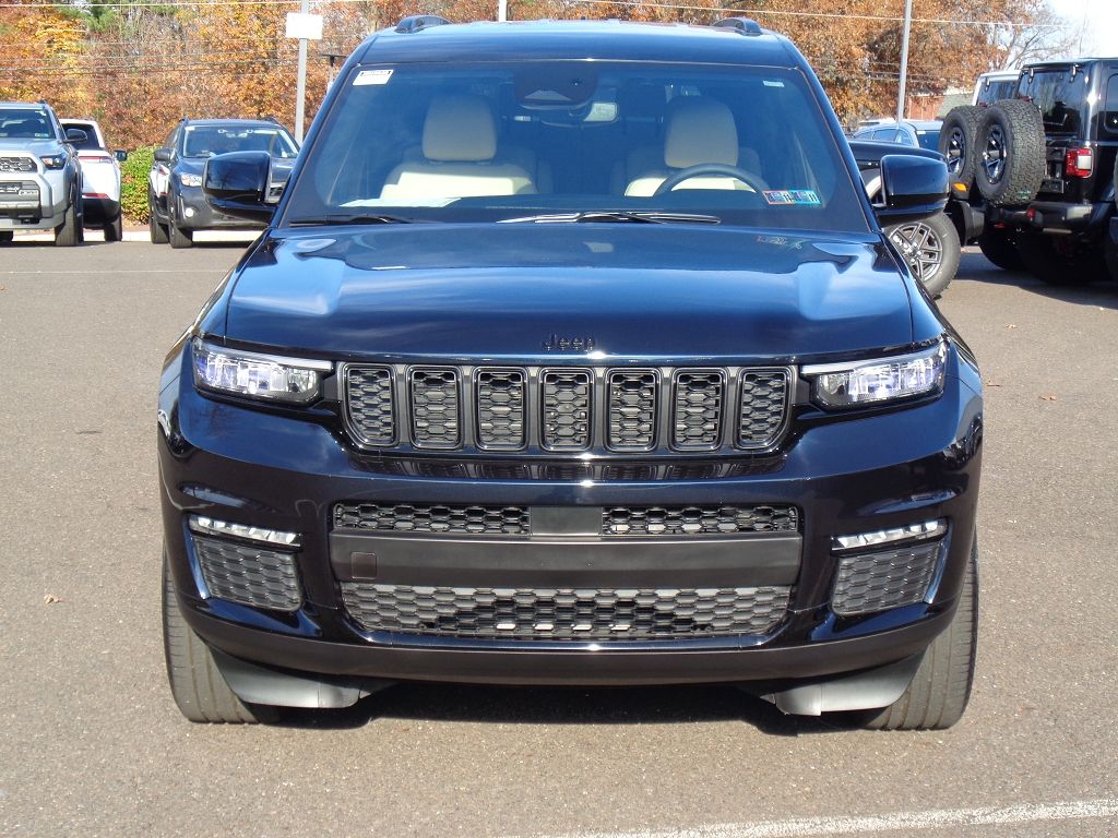 2024 Jeep Grand Cherokee Limited photo 3