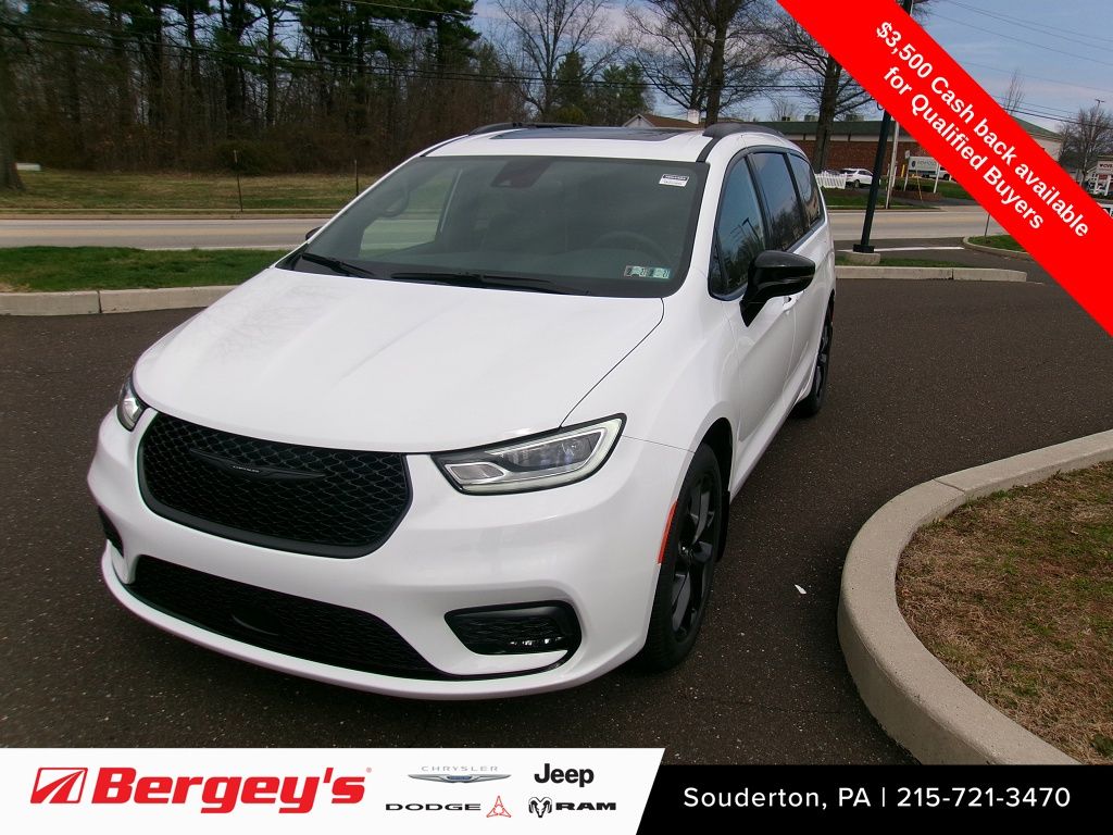 2026 Chrysler Pacifica Limited's photo