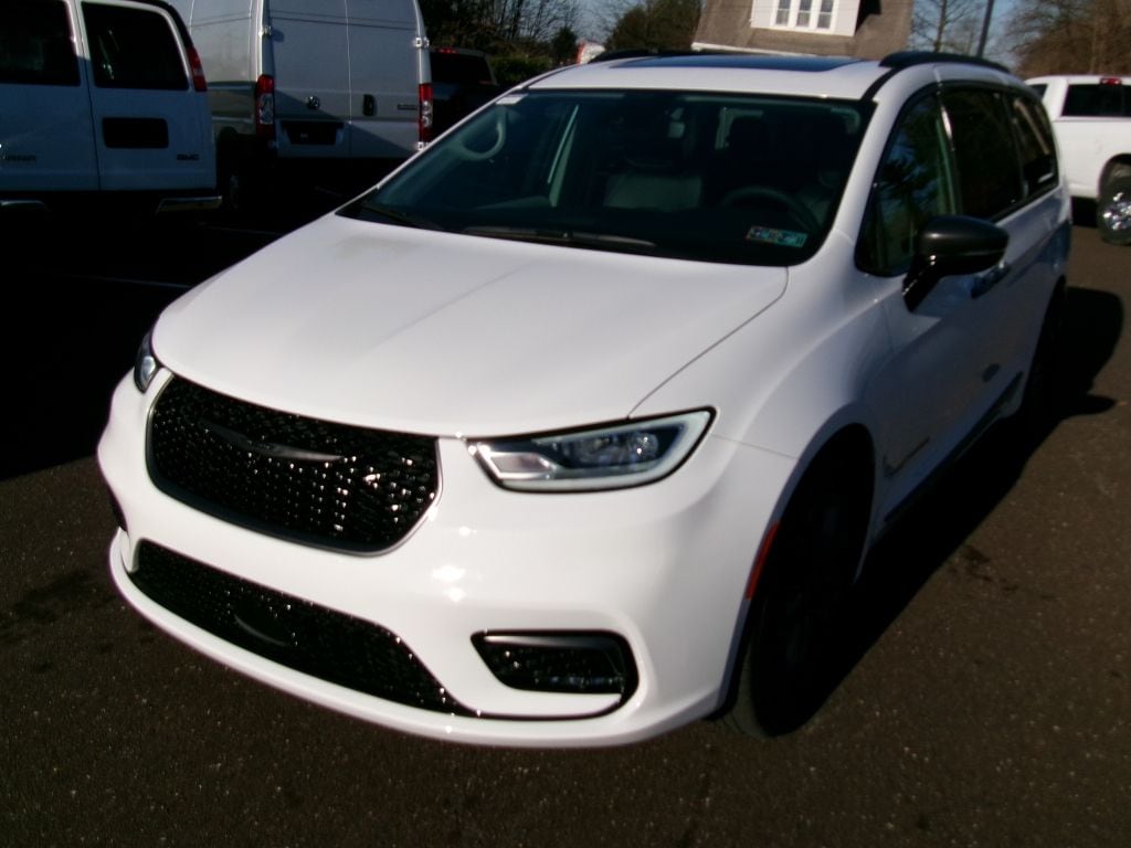 Certified 2024 Chrysler Pacifica Touring L Minivan/Van