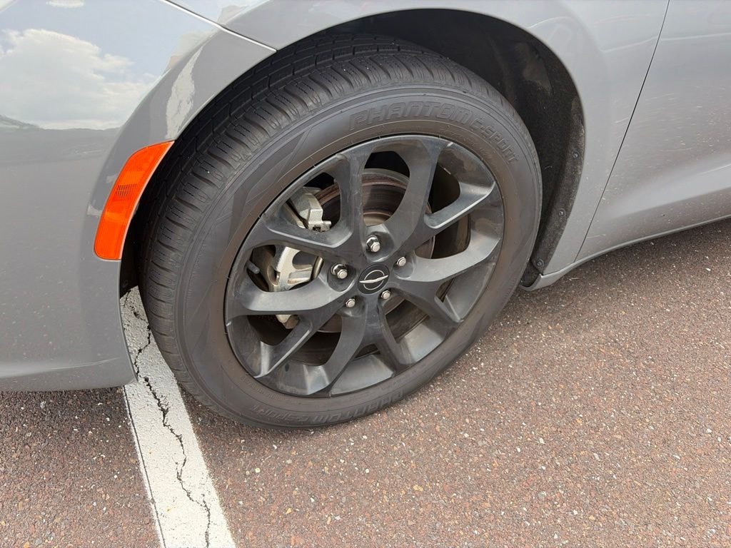 Certified 2025 Chrysler Pacifica Limited Minivan/Van