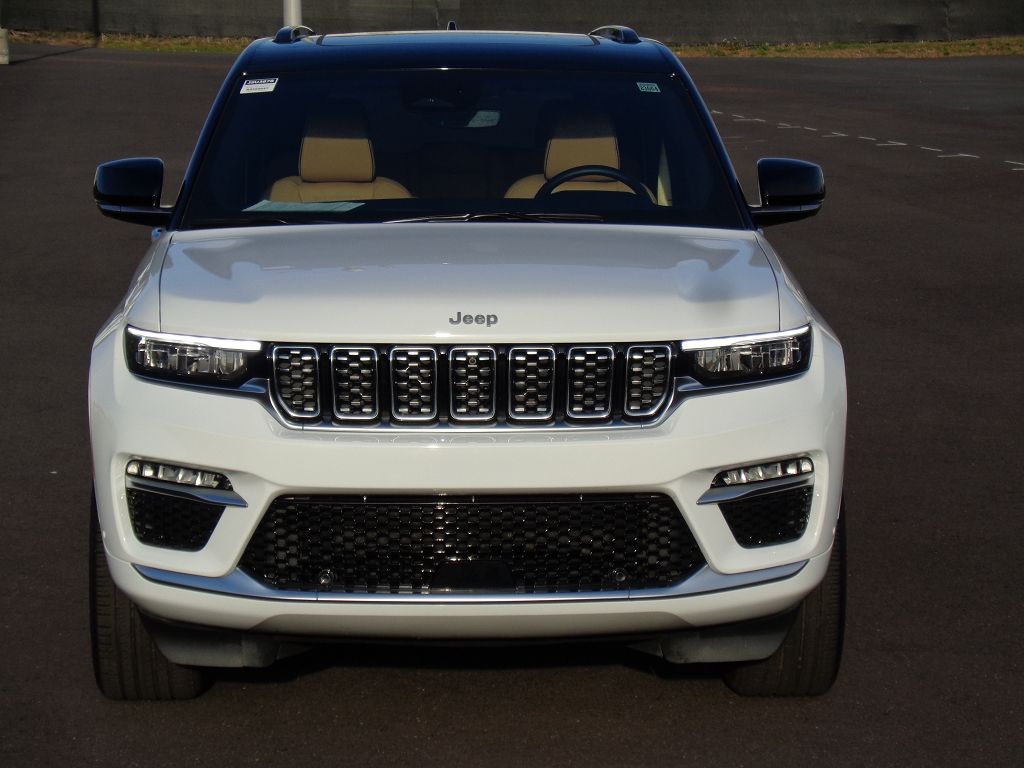 2024 Jeep Grand Cherokee Summit photo 4