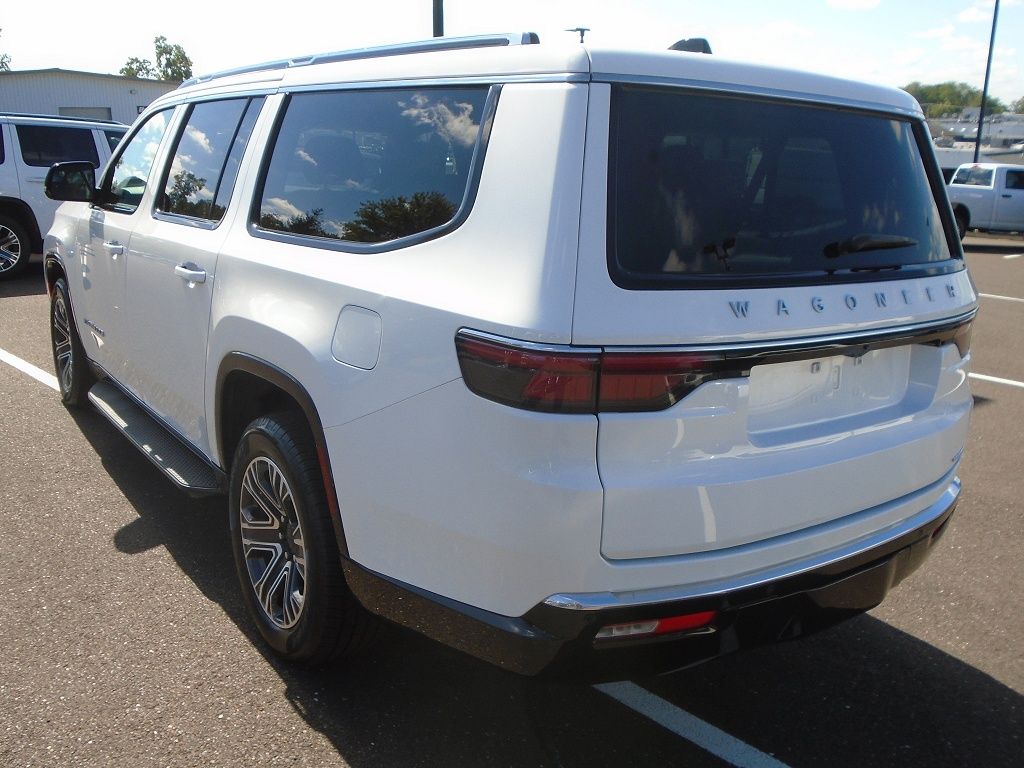 2024 Jeep Wagoneer L Series II photo 3