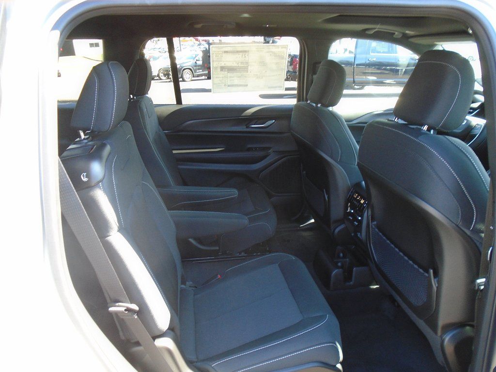 2025 Jeep Grand Cherokee L Laredo - Photo 10