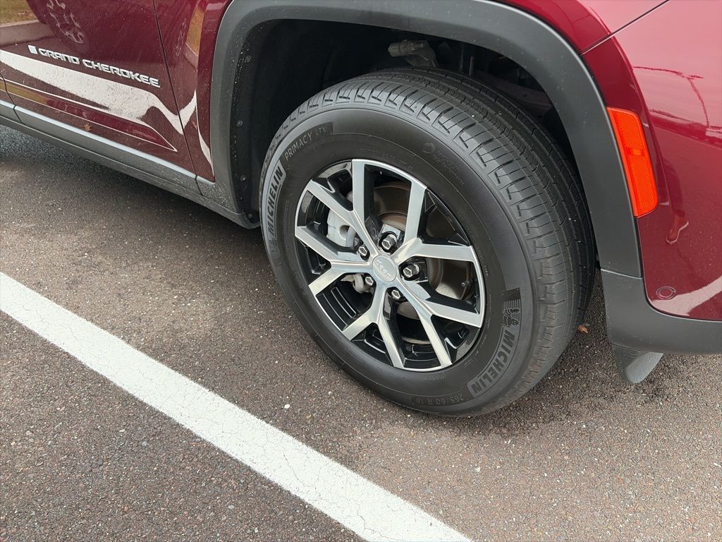 2025 Jeep Grand Cherokee Limited photo 4