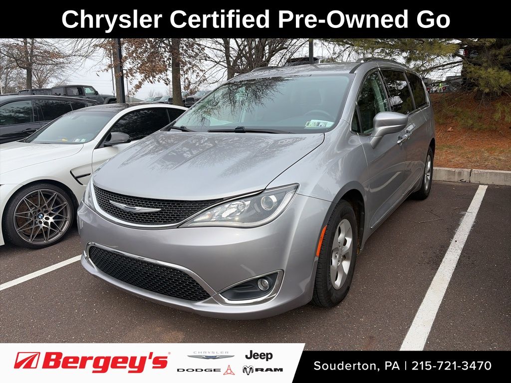2017 Chrysler Pacifica Touring L Plus's photo