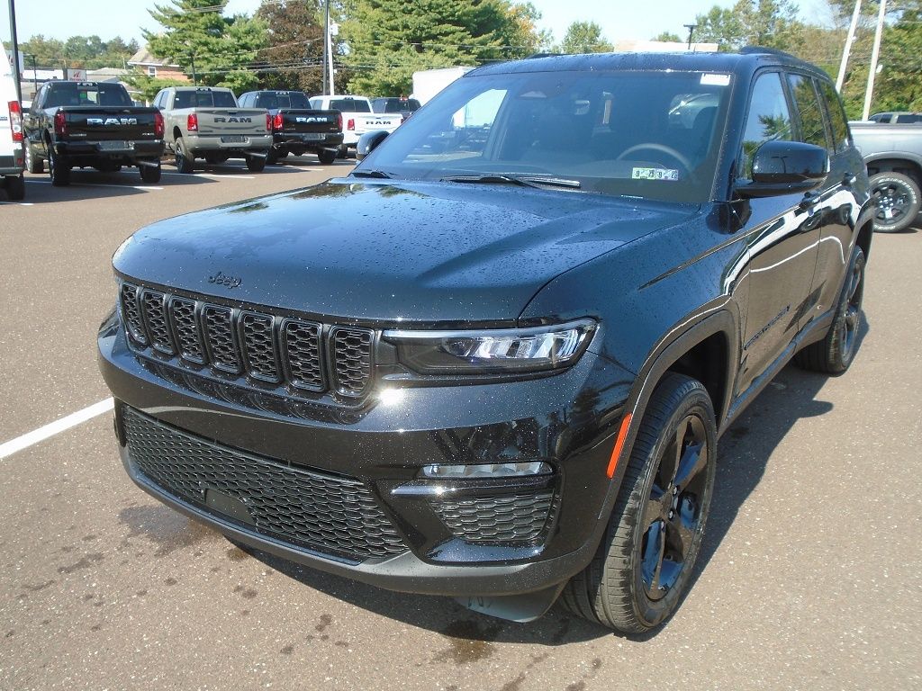 2025 Jeep Grand Cherokee Limited photo 4