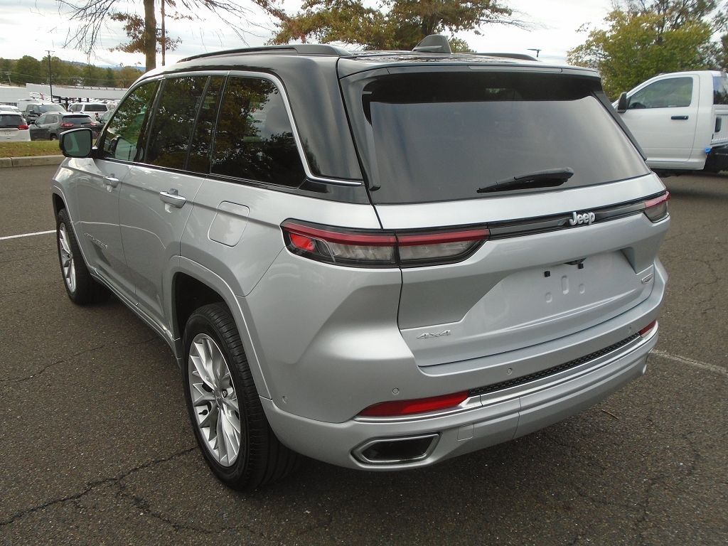 2024 Jeep Grand Cherokee Summit photo 3