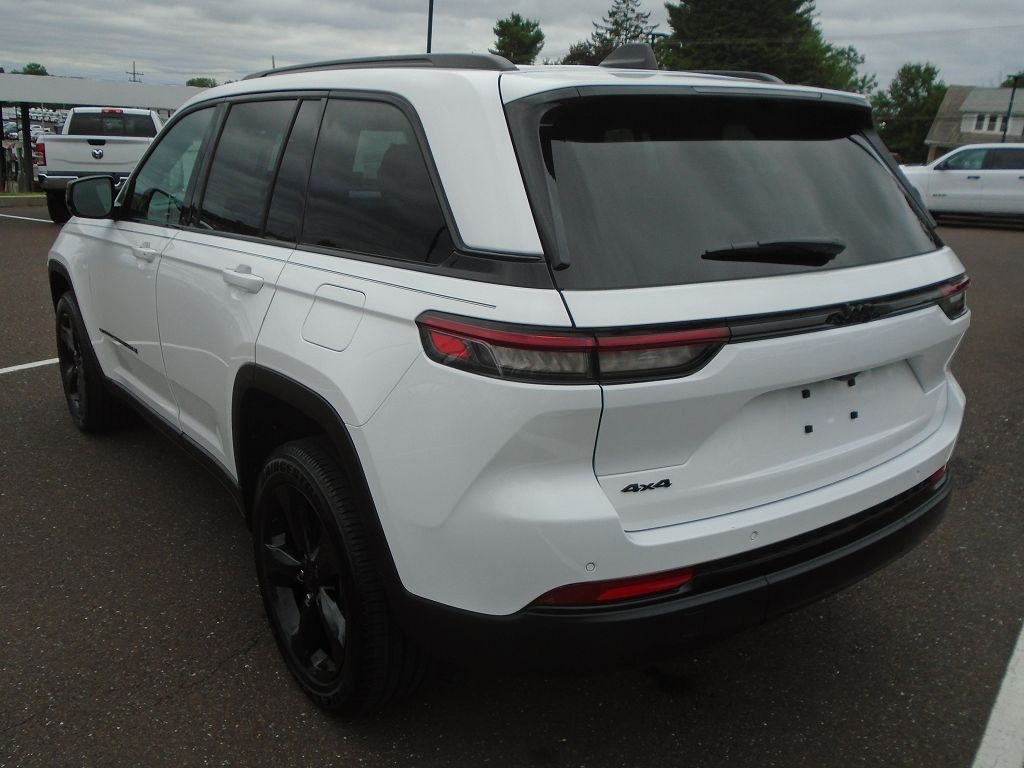 2025 Jeep Grand Cherokee Altitude X photo 3