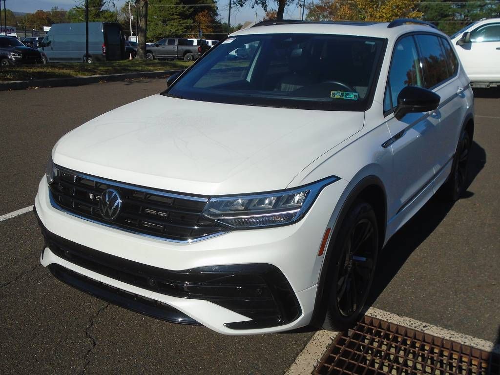 2023 Volkswagen Tiguan SE R-Line Black photo 3