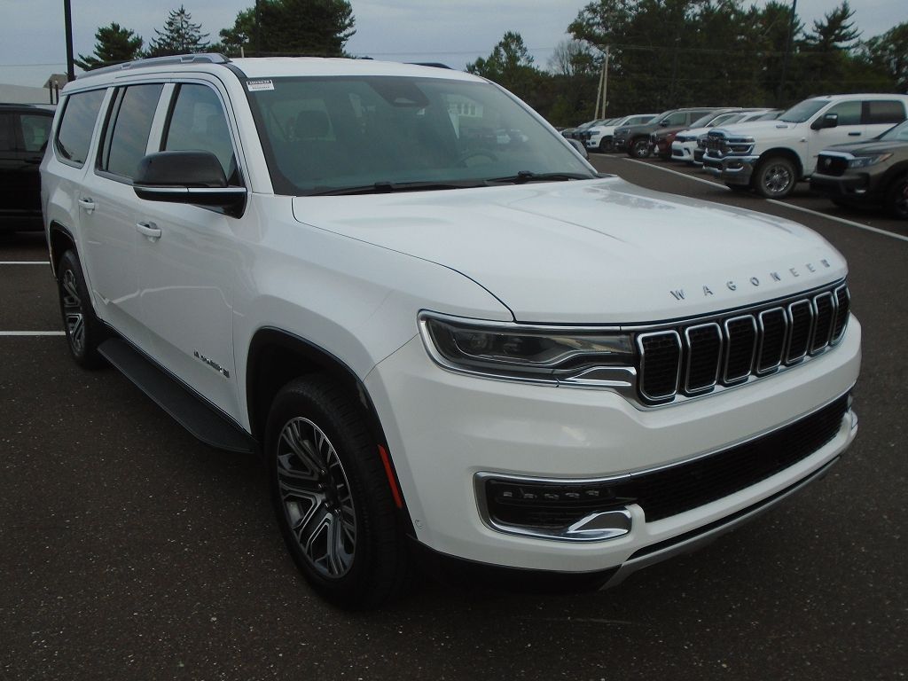 2024 Jeep Wagoneer L Series II photo 2