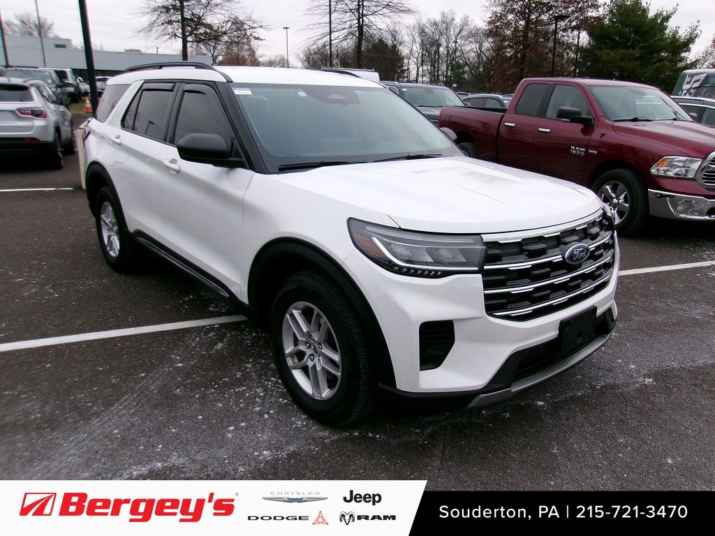 2025 Ford Explorer Active's photo