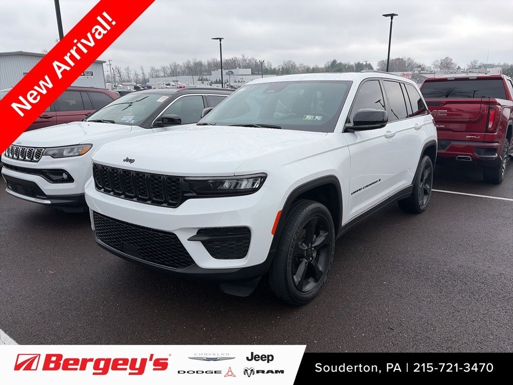 Used 2023 Jeep Grand Cherokee Altitude SUV