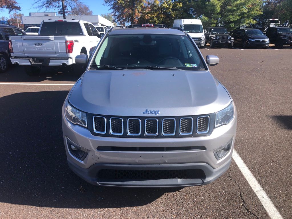 2019 Jeep Compass Latitude photo 3