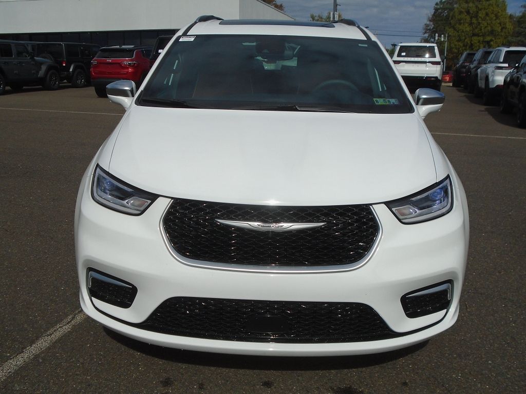 2024 Chrysler Pacifica Pinnacle photo 2