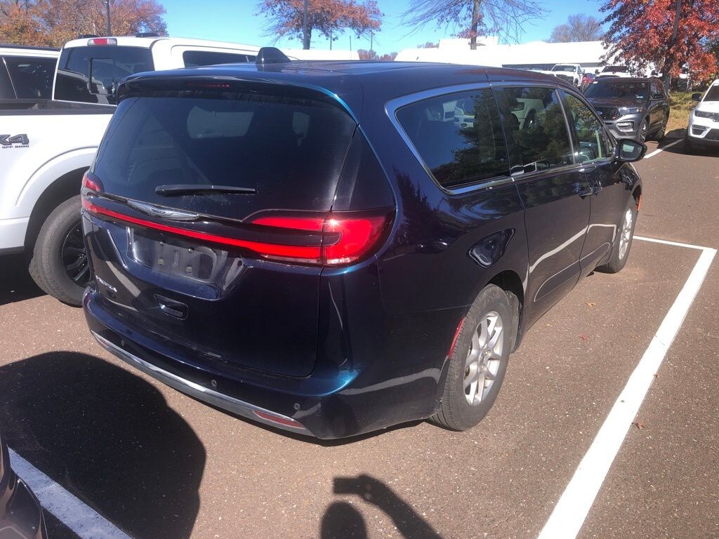 Used 2024 Chrysler Pacifica Touring L Minivan/Van